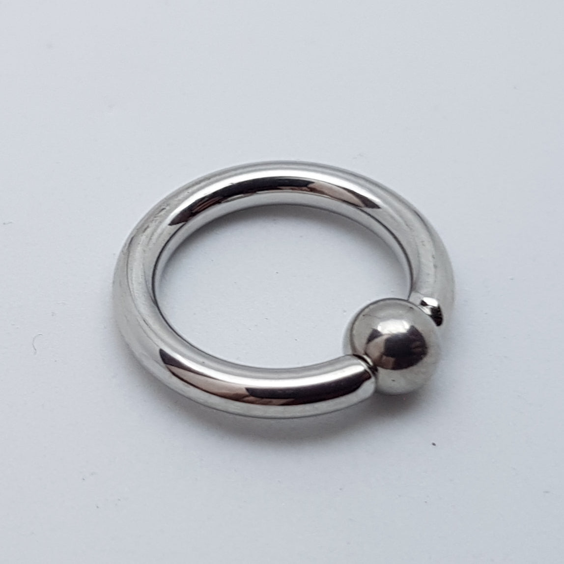 8g Captive Bead Ring