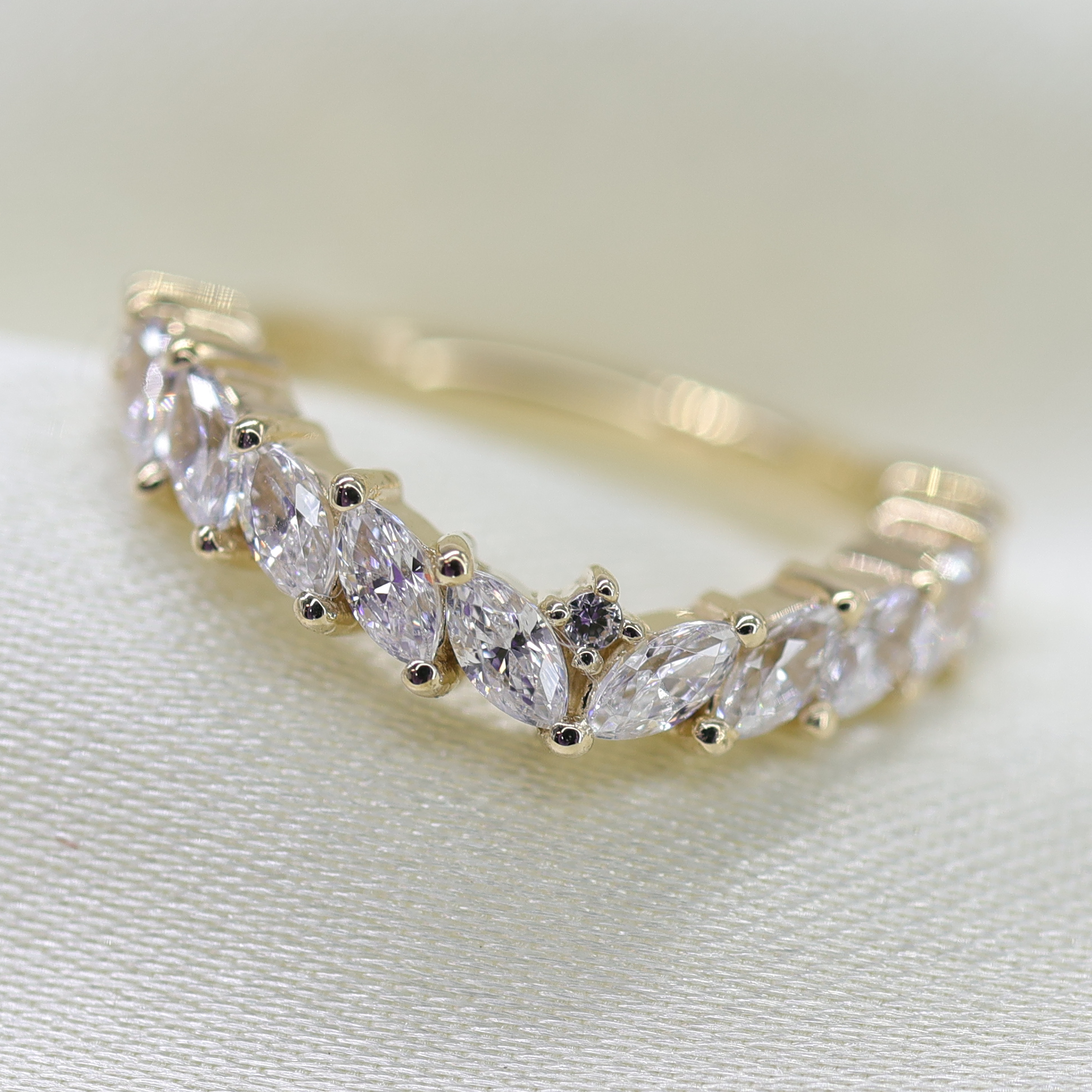 BVLA Carmel Hinge Ring