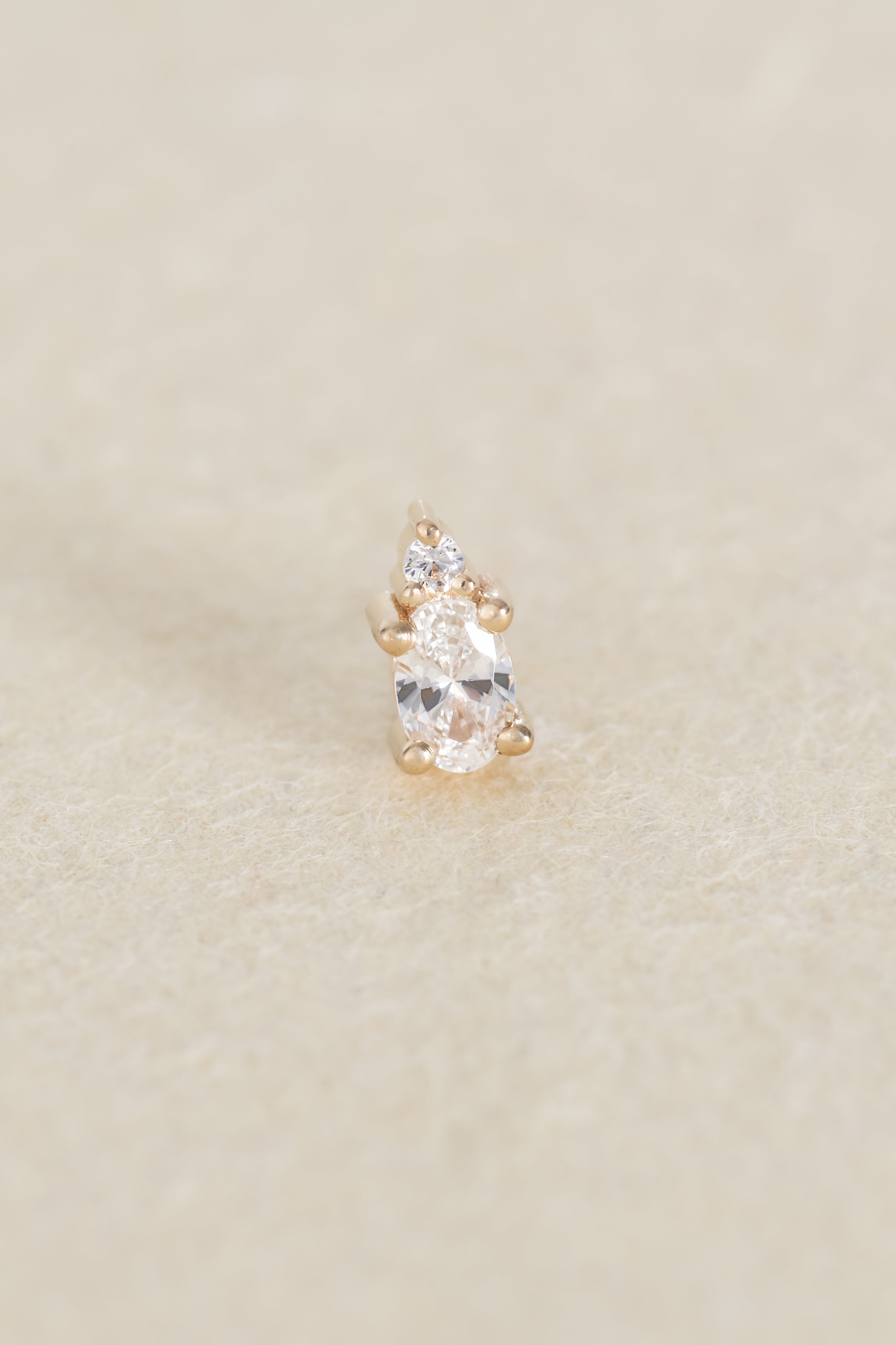 BVLA Oval with Round Prong Threadless End