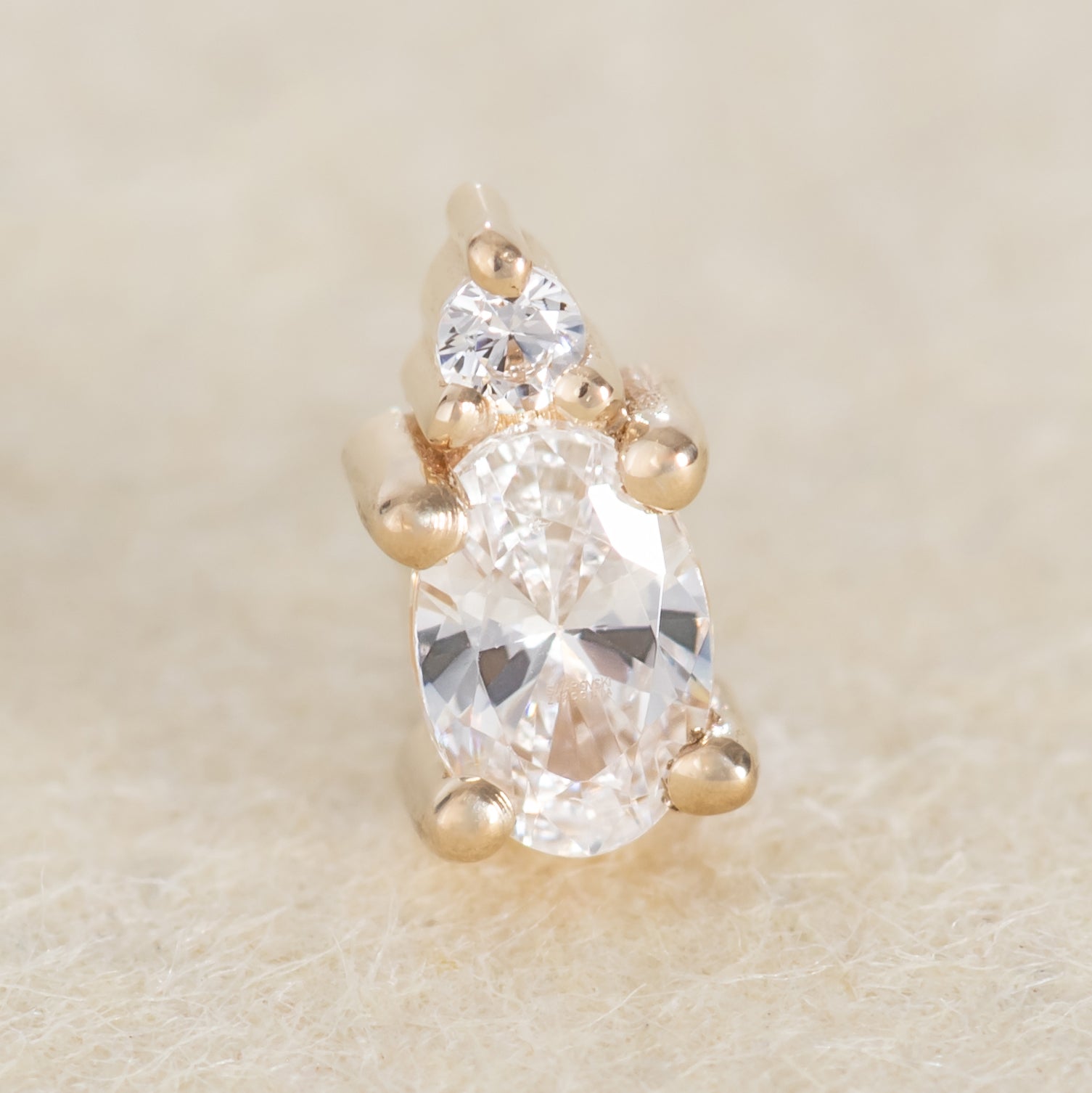 BVLA Oval with Round Prong Threadless End